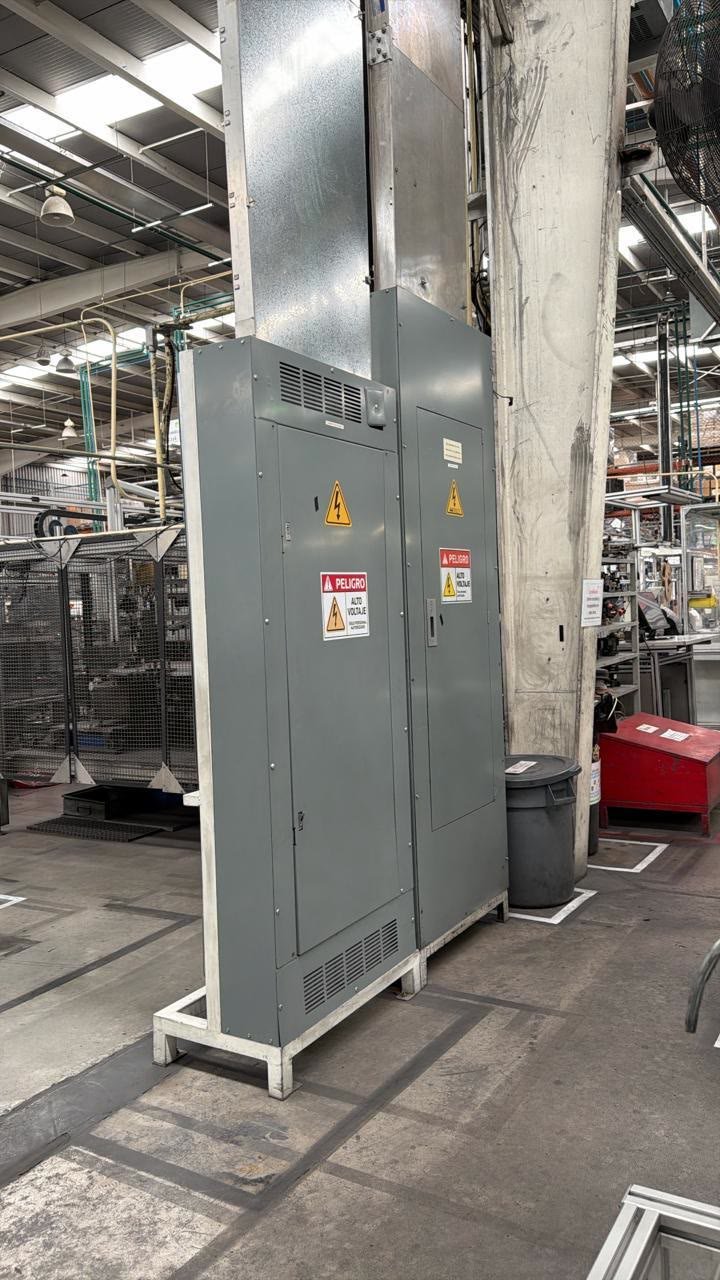 Tableros eléctricos de distribución en planta industrial