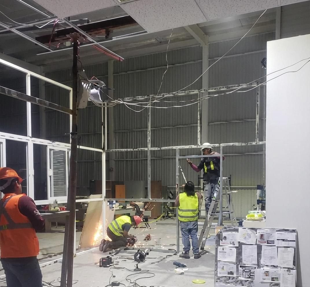 Montaje de cancelería en oficinas